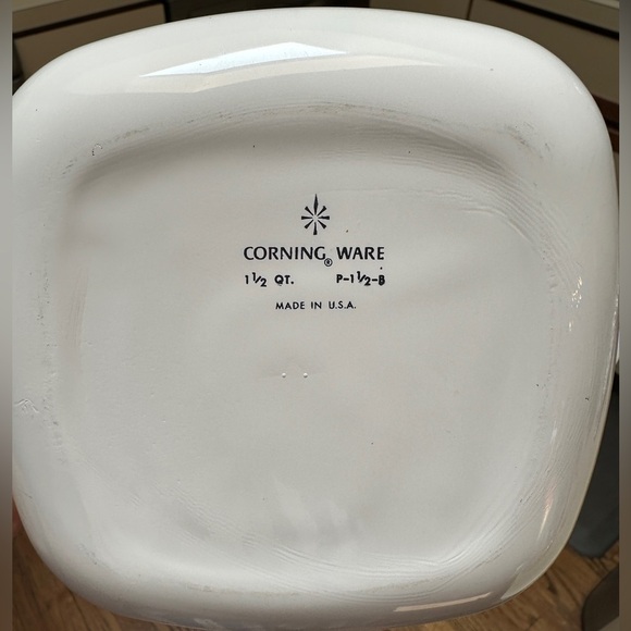 Vintage CorningWare dish 1 1/2 quart casserole dish from the "Blue Cornflower" - Picture 2 of 5